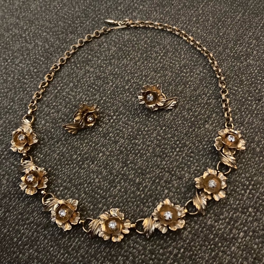 CORO Vintage Gold Tone Crystal Rose Necklace & Clip-On Earring Set - Picture 4 of 10